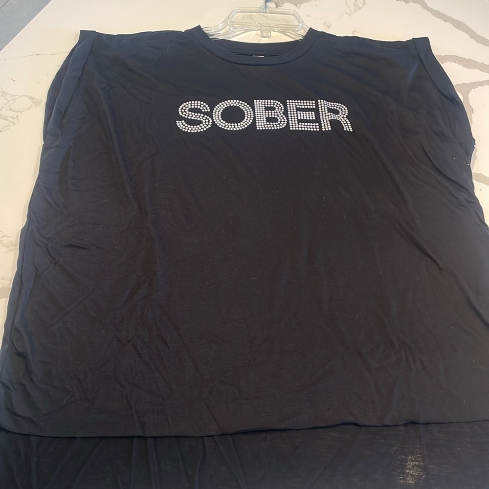 Sober T-Shirt XL New 👗